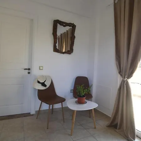 Anna's Hideaway Apartment
